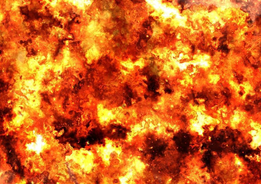 «Всем уходить»: момент взрыва «бомбы» в Приморье попал на видео