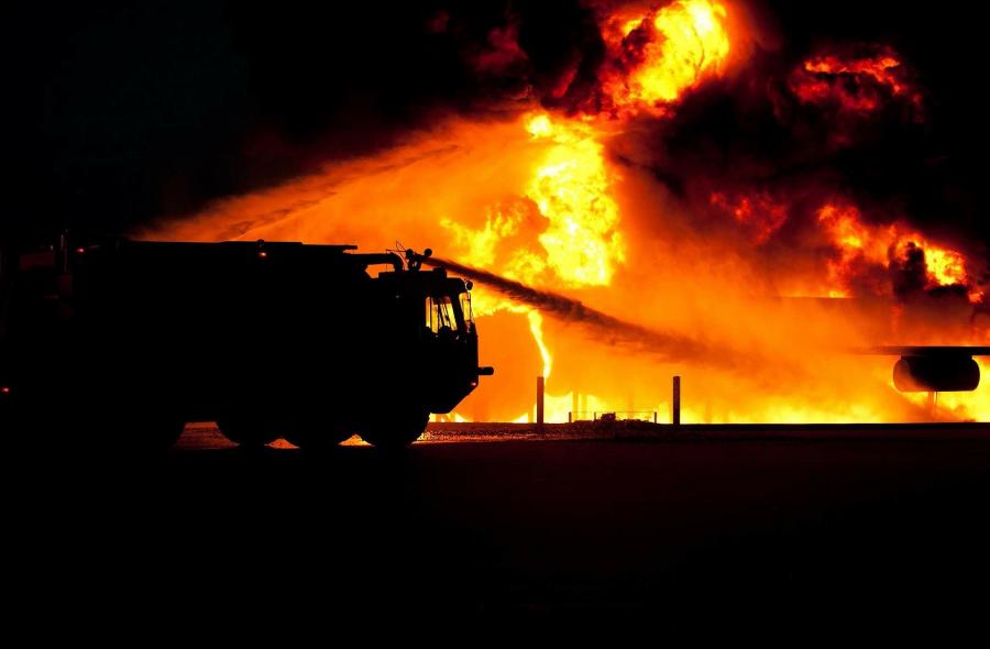 В Приморье 15 жильцов пришлось эвакуировать во время крупного пожара