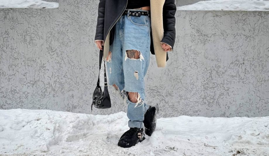 Мода, колхоз или бред: зачем носить рваные джинсы зимой