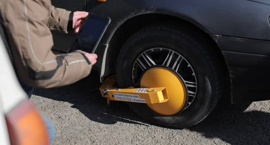 Владивосток закручивает гайки на колёсах: нарушителей правил парковки ждёт блокировка