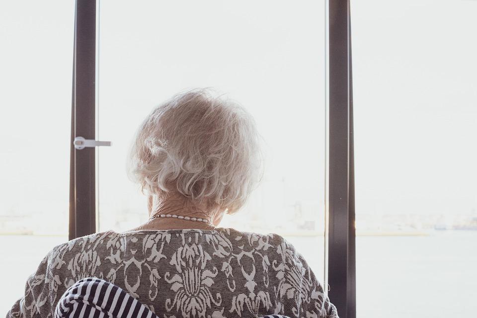Фото: pixabay.com | Почему работающим пенсионерам не нужно повышать пенсии, уточнили в правительстве