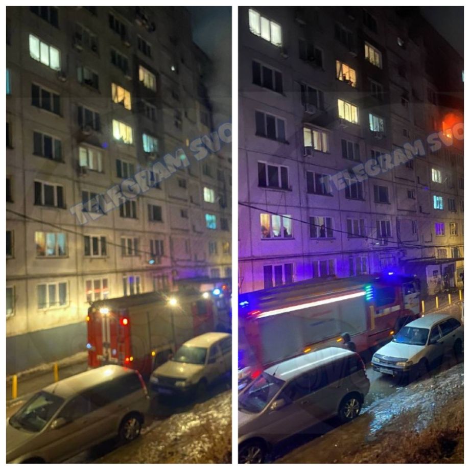 Двух человек без сознания вынесли из пожара на улице Снеговой во Владивостоке