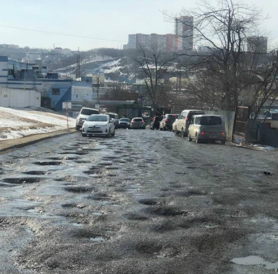 «Вам так и надо»: водители из Владивостока недовольны дорогой возле Снеговой Пади
