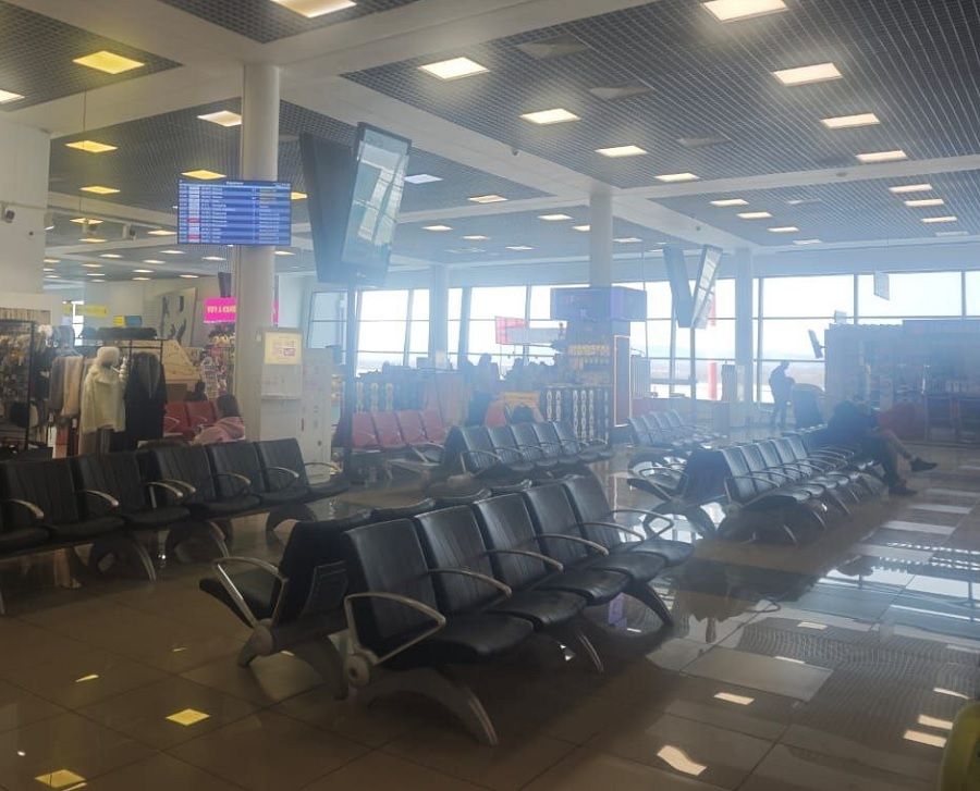 Самолёт, летевший из Владивостока в Хабаровск, совершил экстренную посадку