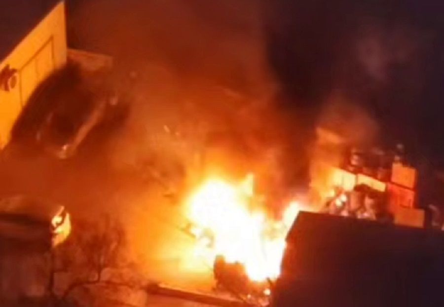 Два автомобиля сгорели минувшим вечером во Владивостоке