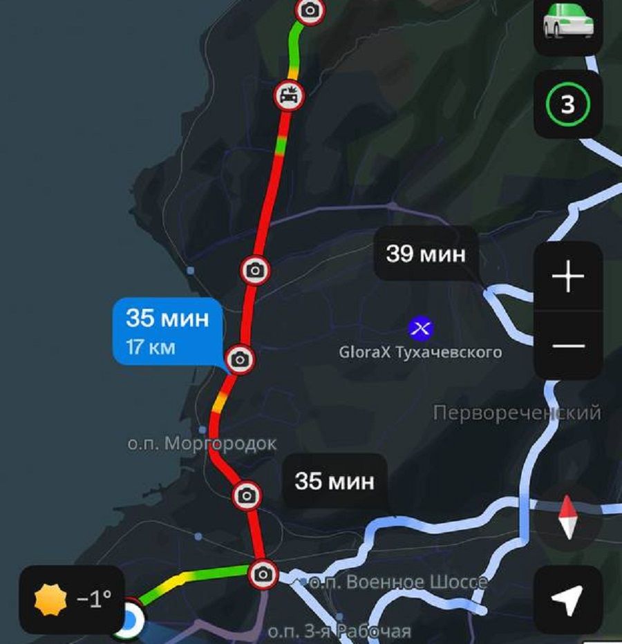 Домой на вертолёте: две легковушки перекрыли проспект 100-летия во Владивостоке