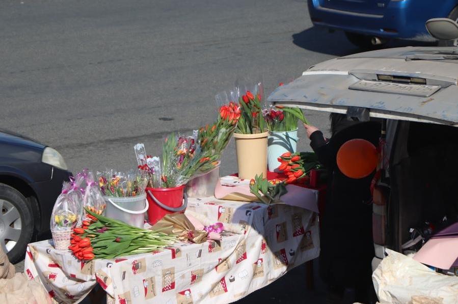 Озвучены адреса, где во Владивостоке будут продавать цветы в преддверии Международного женского дня