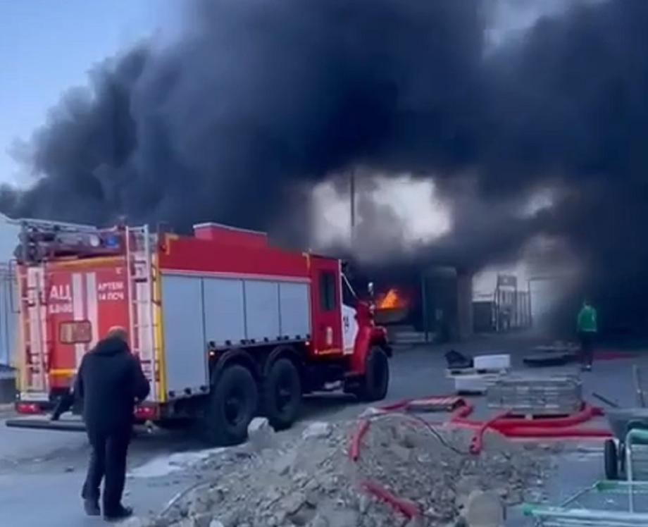 В Приморье устанавливают обстоятельства пожара на территории ТК «Леруа Мерлен»