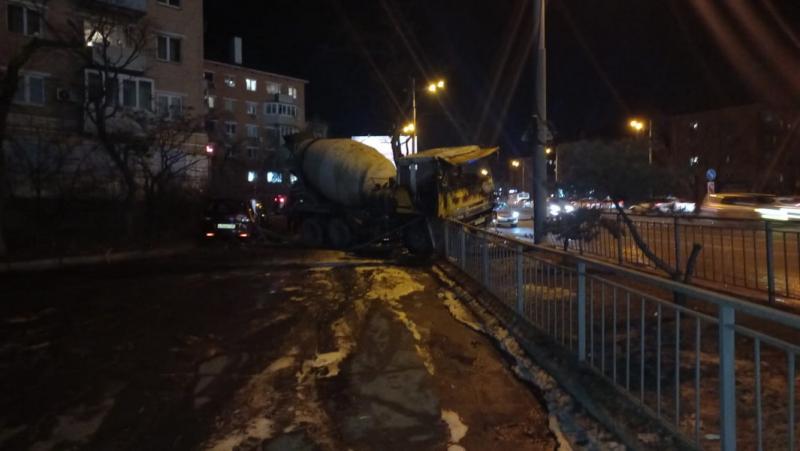 Водитель полыхавшего во Владивостоке автобетоносмесителя рассказал подробности аварии