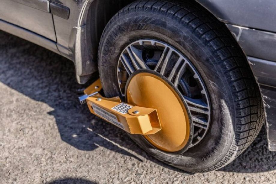 Двух «спецов» по блокираторам уже ищут во Владивостоке: они испортили городское имущество