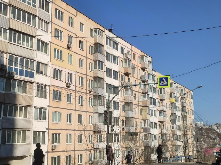 Фото: PRIMPRESS | Из-за сообщений о минировании жителей одного из домов эвакуировали во Владивостоке
