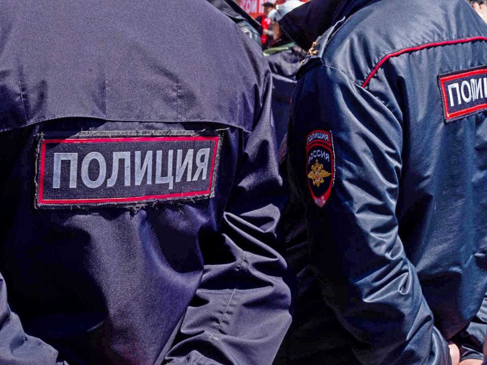 Грабитель вытащил из кармана прохожего 95 тысяч рублей