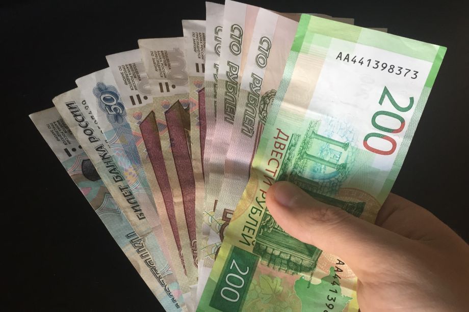 Почему многие россияне резко стали переходить на наличные деньги