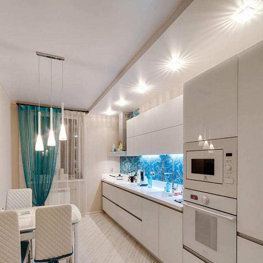 Дизайн натяжных потолков в кухне гостиной
