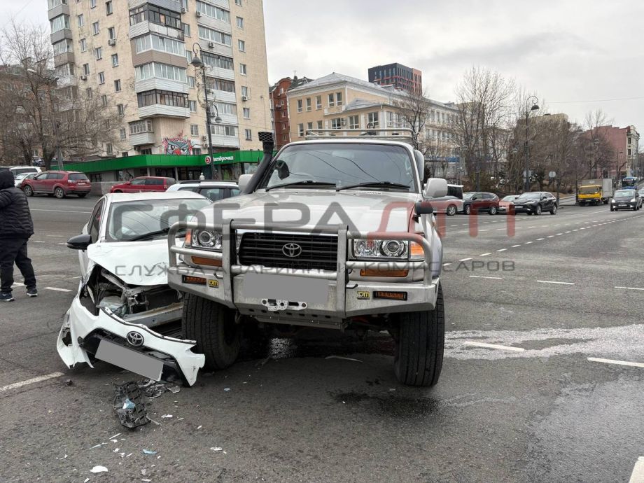 «Центр встанет колом»: во Владивостоке внедорожник прекратил «Акву» в хлам