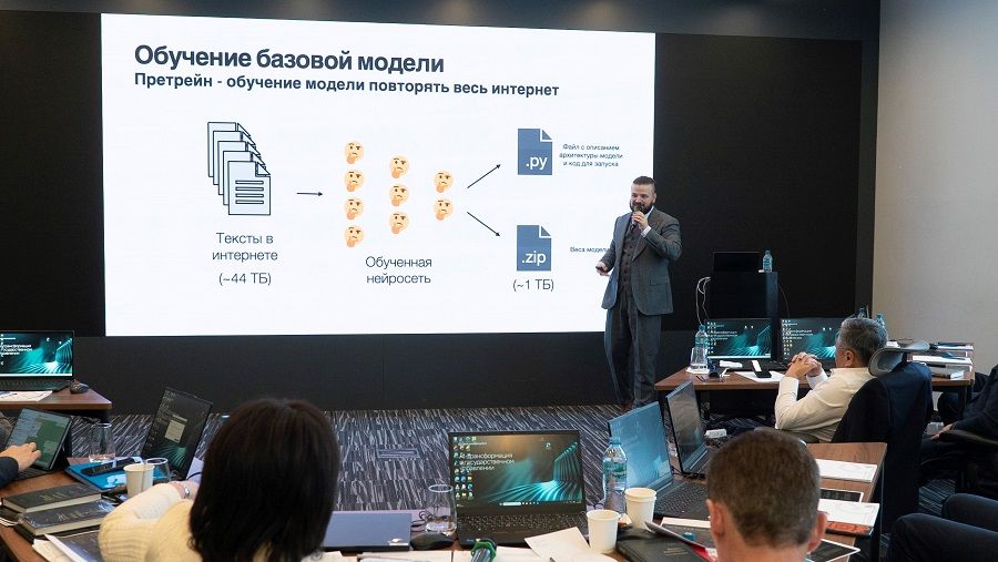 Команда правительства Приморского края прошла обучающий интенсив по ИИ в СберУниверситете