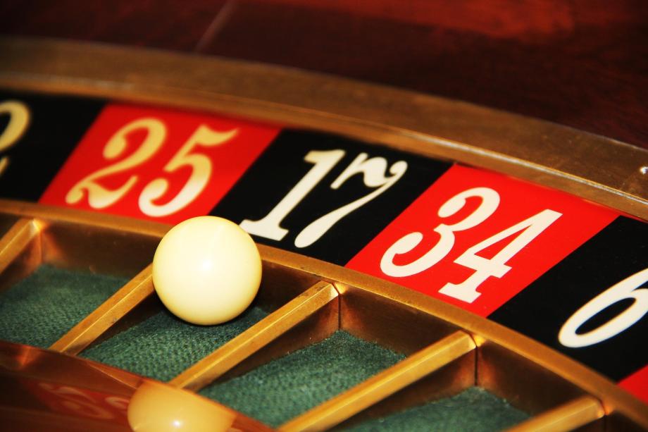 Должникам по алиментам могут запретить участвовать в азартных играх