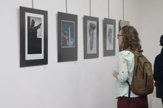 Фото: Екатерина Дымова / PRIMPRESS | «Во-первых, это красиво»: во Владивостоке открылась персональная выставка Михаила Павина