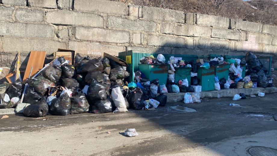 Фото: Telegram-канал dpskontrol_125rus | «Никому не нужен». Очередное скопление мусора заметили во Владивостоке