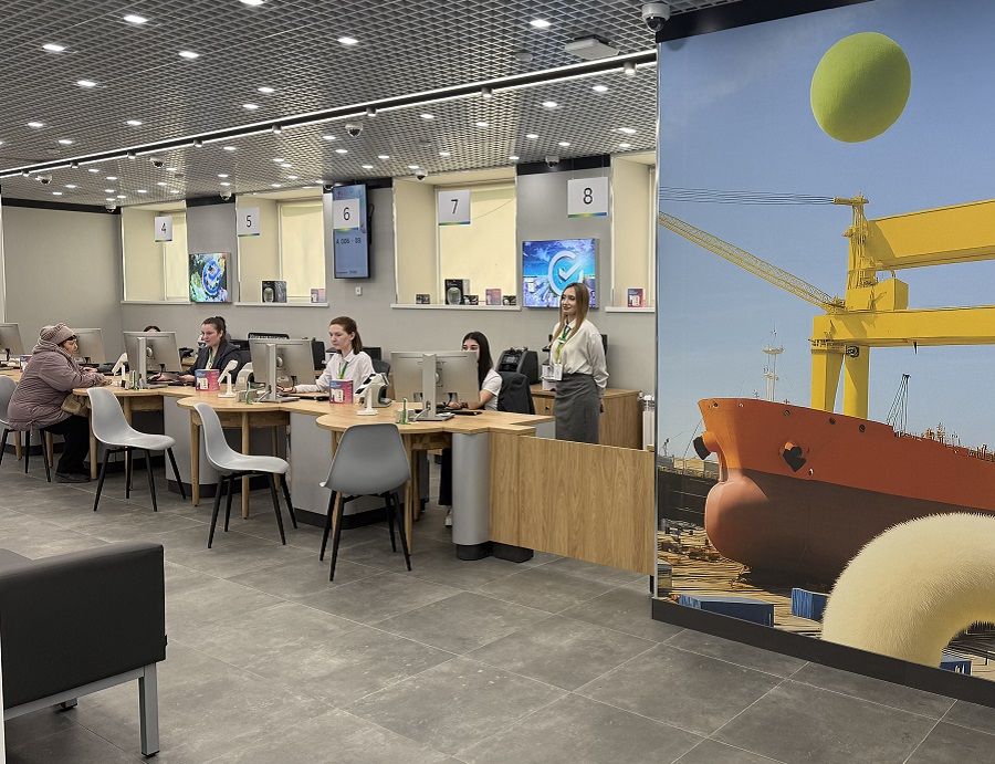 Сбер обновил для жителей Большого Камня единственный офис в городе