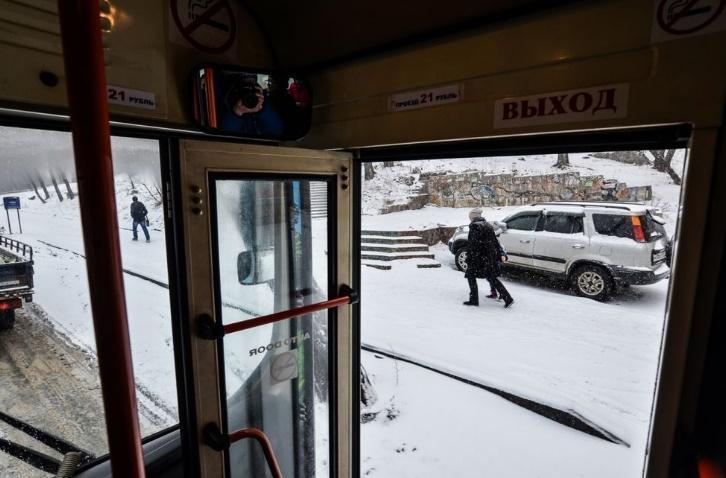 Пассажиры автобуса во Владивостоке стали свидетелями серьезного конфликта
