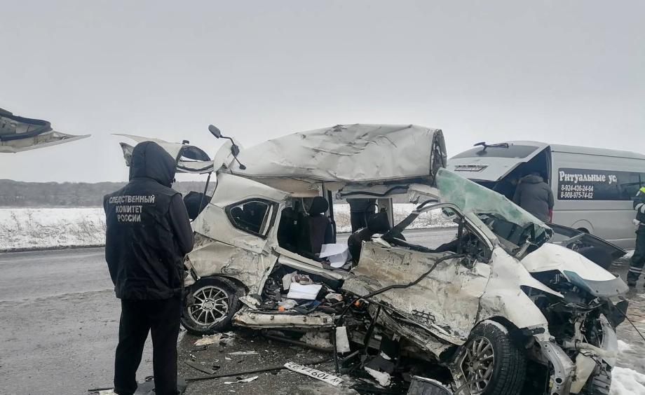 «Машину разнесло на куски». Страшная авария унесла жизни двух детей в Приморском крае