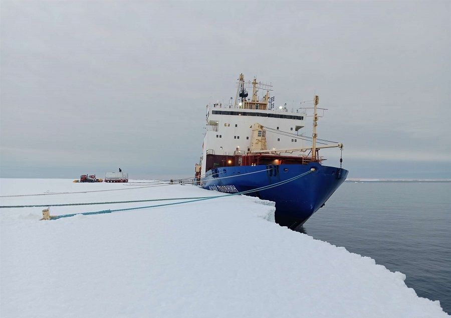 Экипаж дизель-электрохода FESCO поможет индийским ученым