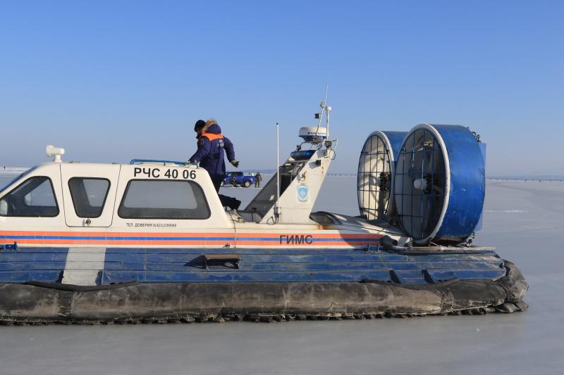 Фото: 25.mchs.gov.ru | На льдине и без сознания: еще один рыбак едва не погиб в Приморье
