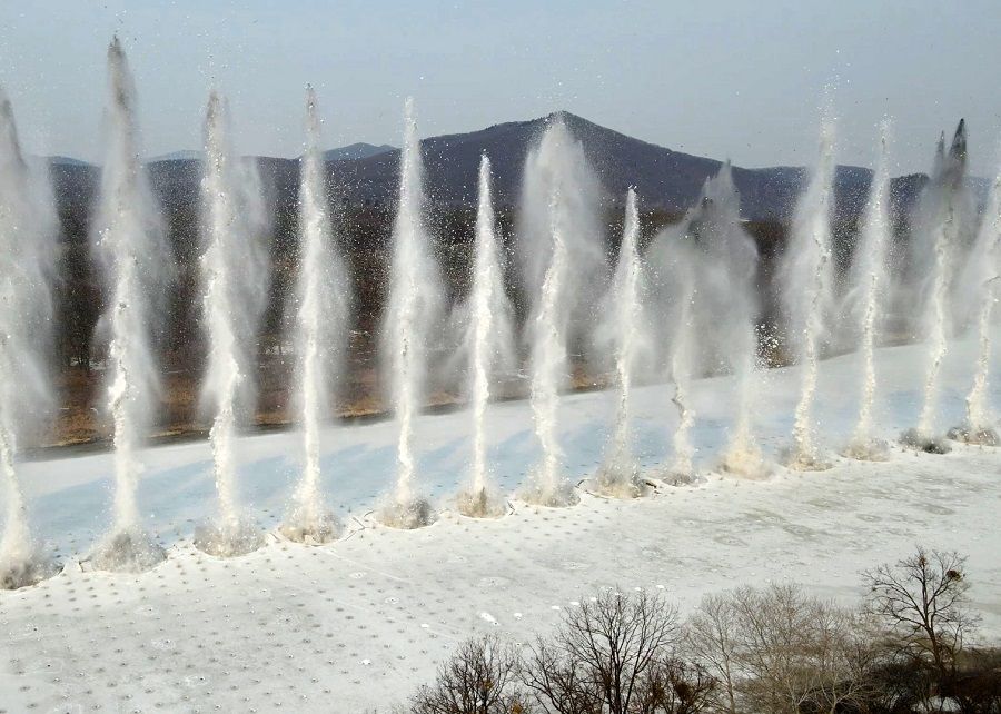 Военные расчистили ото льда реку в Приморье с помощью взрывчатки