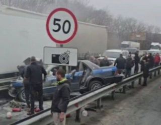 Погоня за мотоциклистом закончилась возгоранием полицейской машины в Приморье