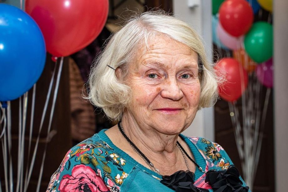 Что с апреля ждет пенсионеров, у которых стаж до 2002 года: перерасчет, надбавки и новые льготы