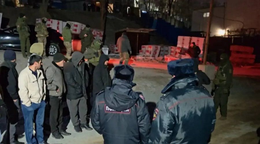 Полиция Владивостока устроила облаву в мигрантских общежитиях