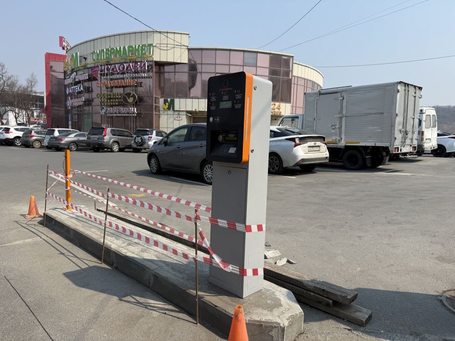 Во Владивостоке владелец крупного ТЦ «наказал» автомобилистов платной парковкой