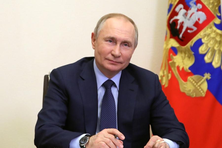 «Ждем доллар по 30 рублей»: новое решение Путина вызвало восторг россиян