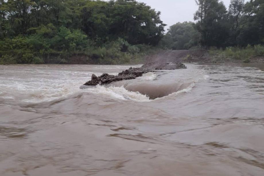«Дожди смыли дороги». Два населенных пункта отрезаны от цивилизации в Приморье