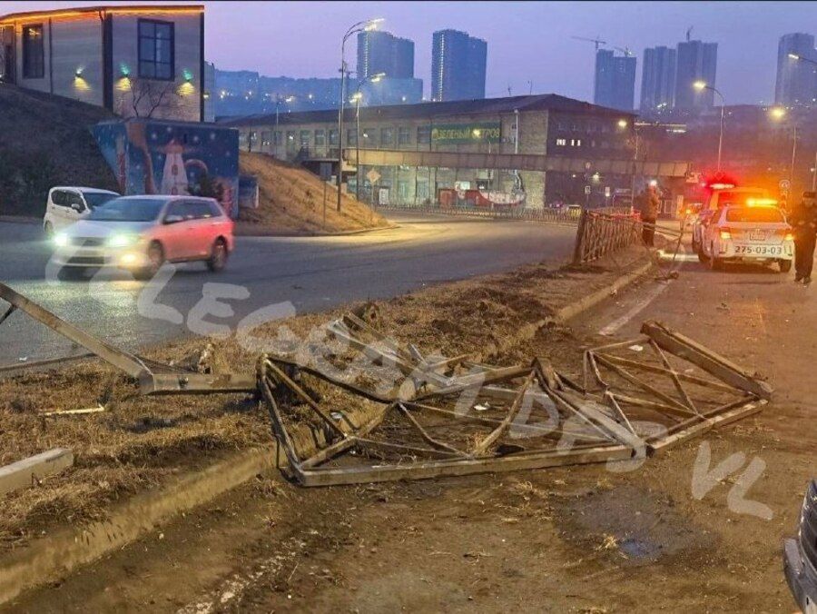 Машина и леера в хлам: пьяный водитель устроил жёсткое ДТП во Владивостоке