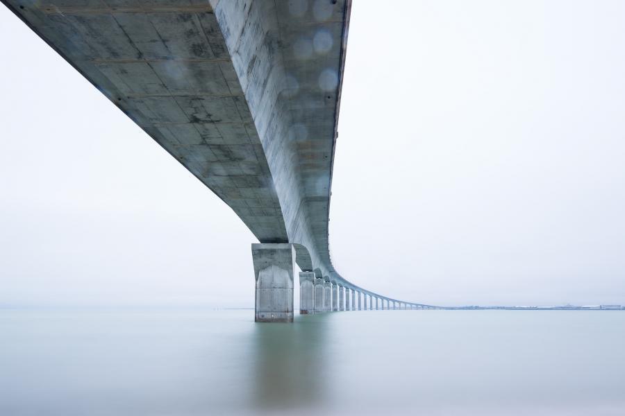 «Людям надоело»: на видео сняли, что сделали с популярным мостом в Приморье