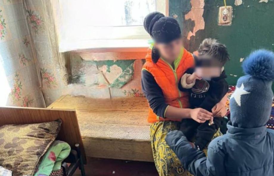 Уроженку Узбекистана с детьми выгнали из России