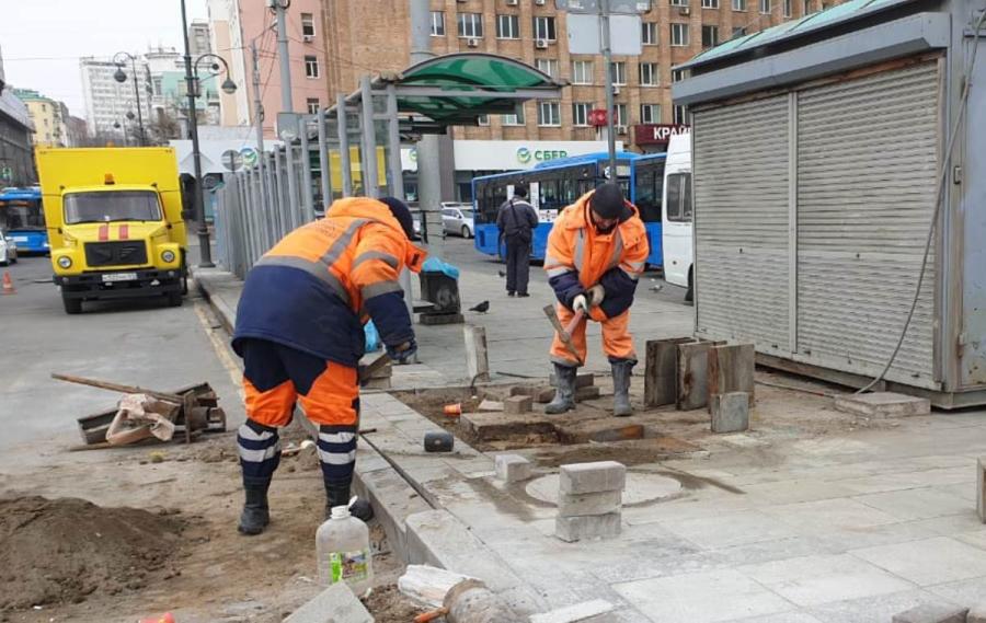 Во Владивостоке начался ремонт переходов и тротуаров