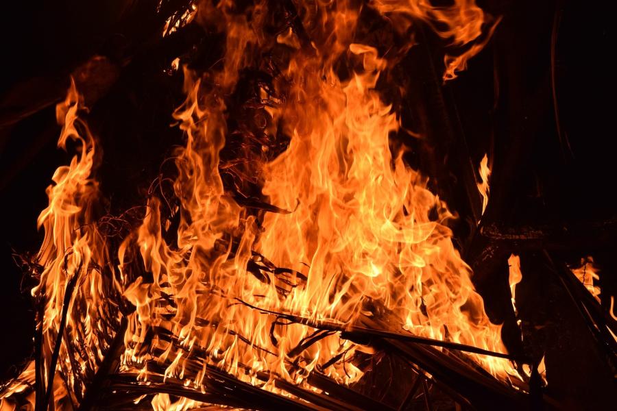 Огнеборцы ликвидировали за сутки два возгорания на жилых участках