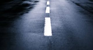 Цена жизни — 100 рублей: во Владивостоке женщина лежала на дороге и просила деньги