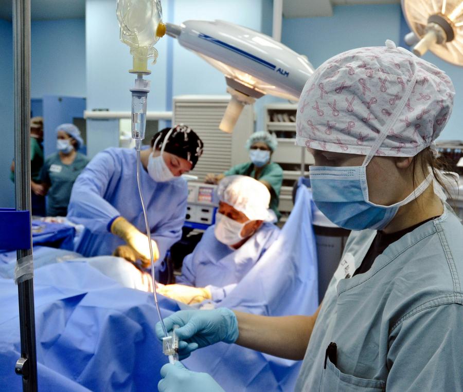 Озвучена зарплата операционной медицинской сестры во Владивостоке