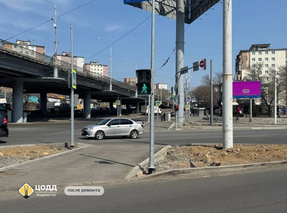 Виновник скрылся: во Владивостоке на перекрестке восстановили светофор после ДТП