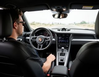 Почему с апреля водителям лучше отказаться от одной привычки за рулем