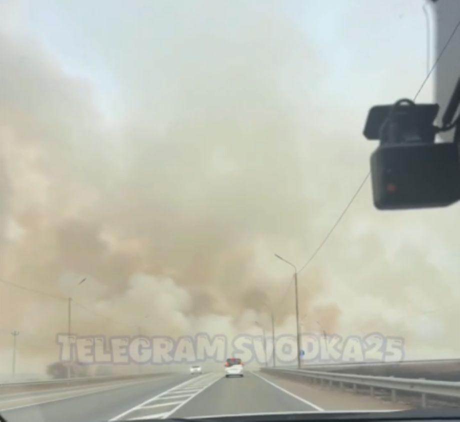 Трассу под Уссурийском накрыло дымом