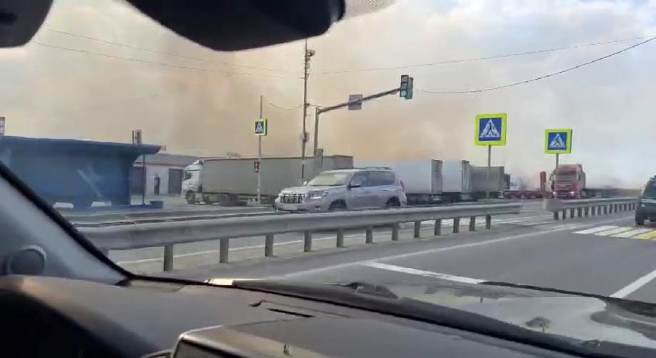 Серьезный пожар в Артеме: выгорело около километра сухой травы