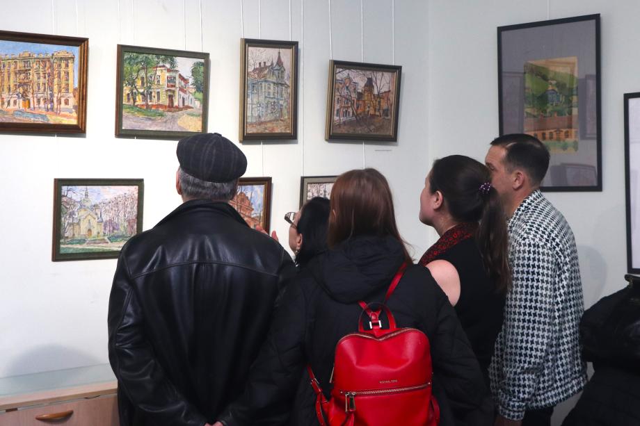 Сразу две выставки открылись в залах Приморского отделения Союза художников России