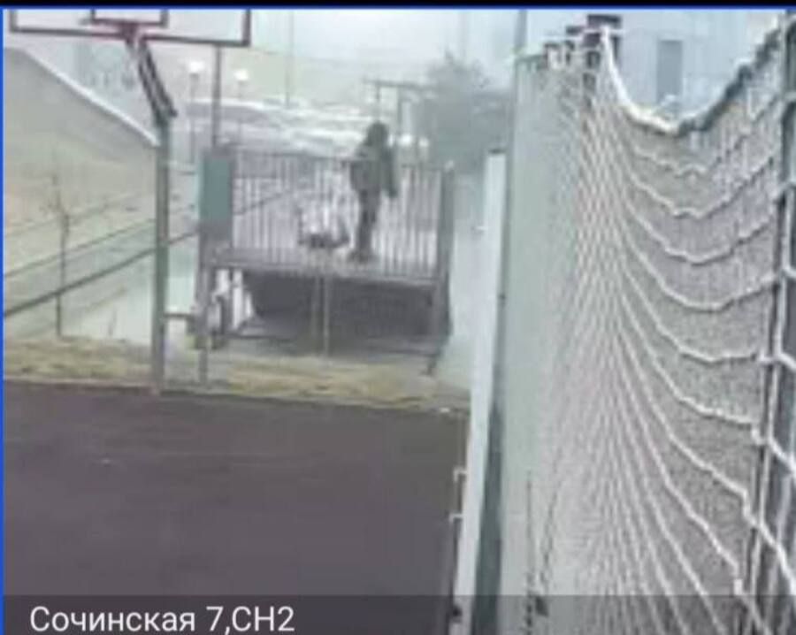 Подростки поставили ребёнка на колени и угрожали молотком во Владивостоке