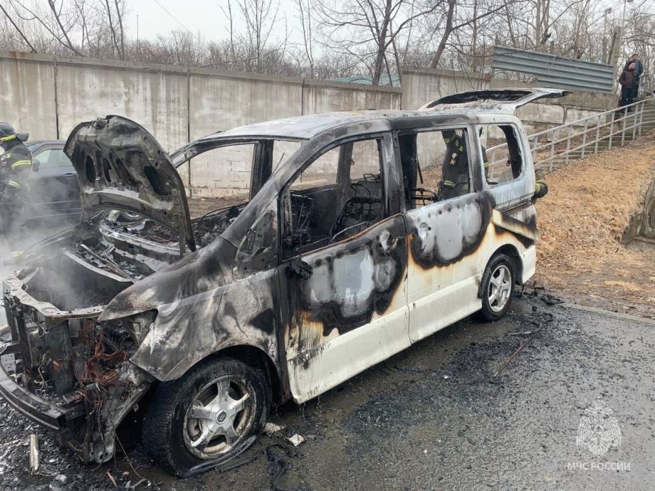 Еще один приморец лишился своего автомобиля из-за пожара