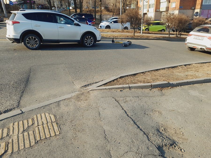 Сезон самокатов во Владивостоке не начался, а ДТП с ними уже случаются